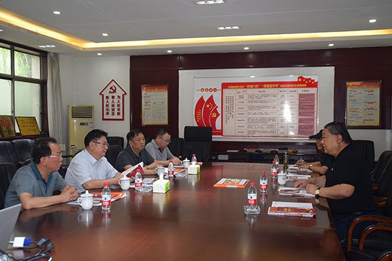 臨汾市市場監(jiān)督管理局局長、非公企業(yè)黨委書記張東紅<br>在科海集團(tuán)調(diào)研非公黨建工作